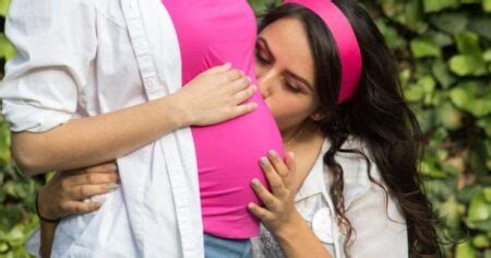 lesbianas embarazadas|La maternidad en parejas lesbianas: el método ROPA.